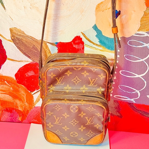 Louis Vuitton Brown and Tan Monogram Shoulder Bag - Picture 2 of 13